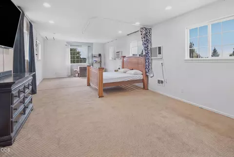 Bedroom - 61000 Jennings Rd, Bend, OR 97702 photo 6 of 6