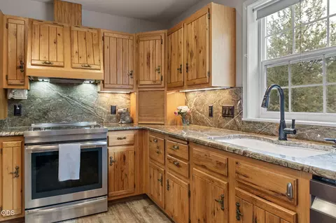 Kitchen - 61000 Jennings Rd, Bend, OR 97702 photo 3 of 3