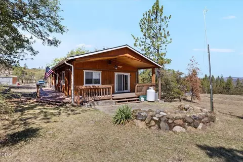 2440 Wren Ridge Dr, Eagle Point, OR 97524