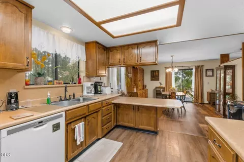 Kitchen - 758 Summit Loop, Grants Pass, OR 97527 photo 4 of 5