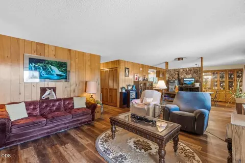 Living - 758 Summit Loop, Grants Pass, OR 97527 photo 1 of 3
