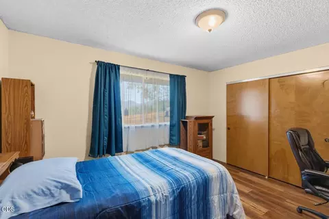 Bedroom - 758 Summit Loop, Grants Pass, OR 97527 photo 3 of 3