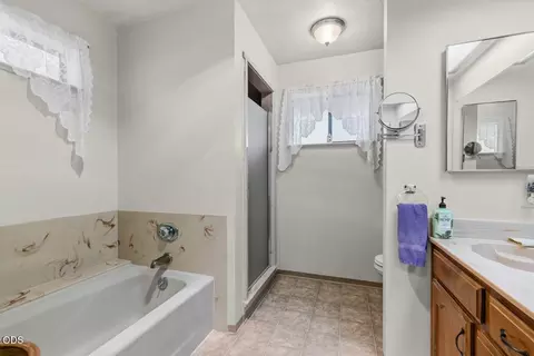 Bath - 758 Summit Loop, Grants Pass, OR 97527 photo 1 of 5