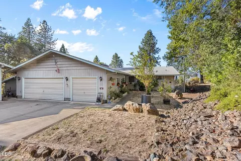 Exterior - 758 Summit Loop, Grants Pass, OR 97527 photo 2 of 10