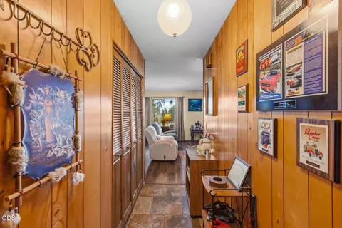 Entry Way - 758 Summit Loop, Grants Pass, OR 97527 photo 1 of 4