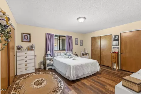 Bedroom - 758 Summit Loop, Grants Pass, OR 97527 photo 1 of 3