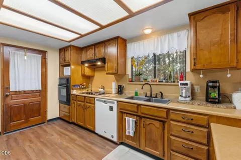 Kitchen - 758 Summit Loop, Grants Pass, OR 97527 photo 1 of 5