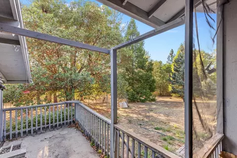 Exterior - 758 Summit Loop, Grants Pass, OR 97527 photo 8 of 10