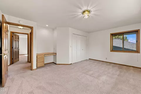 Bedroom - 61330 Larsen Rd, Bend, OR 97702 photo 5 of 7