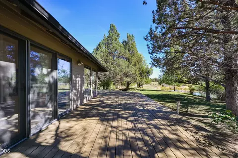 Exterior - 61330 Larsen Rd, Bend, OR 97702 photo 6 of 9