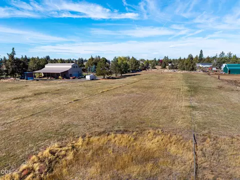 View/Area - 61330 Larsen Rd, Bend, OR 97702 photo 2 of 4
