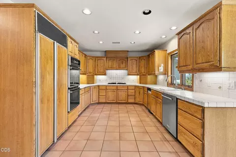 Kitchen - 61330 Larsen Rd, Bend, OR 97702 photo 1 of 3