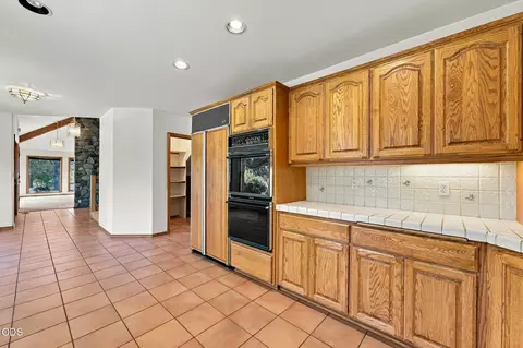 Kitchen - 61330 Larsen Rd, Bend, OR 97702 photo 3 of 3