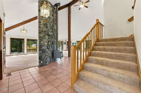 Entry Way - 61330 Larsen Rd, Bend, OR 97702 photo 4 of 4