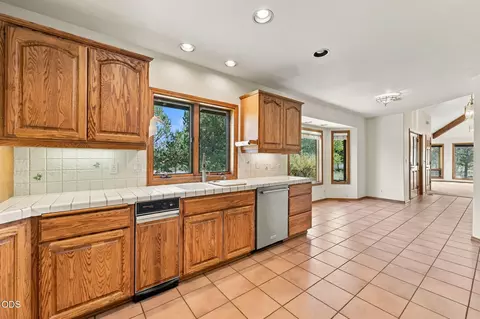 Kitchen - 61330 Larsen Rd, Bend, OR 97702 photo 2 of 3