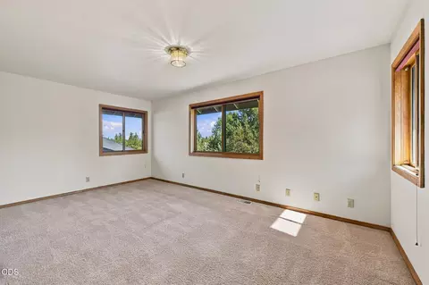 Bedroom - 61330 Larsen Rd, Bend, OR 97702 photo 4 of 7