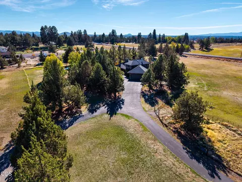 View/Area - 61330 Larsen Rd, Bend, OR 97702 photo 3 of 4