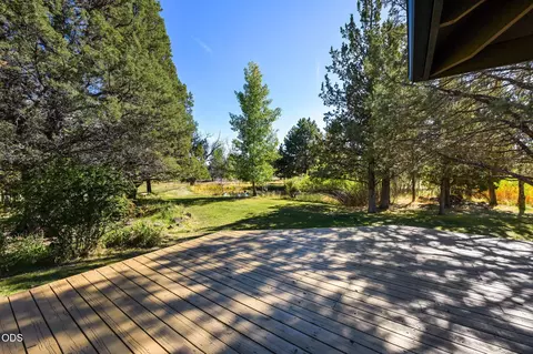 Exterior - 61330 Larsen Rd, Bend, OR 97702 photo 5 of 9