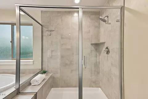 Bath - 20597 SE Gemstone Ave, Bend, OR 97702 photo 3 of 6