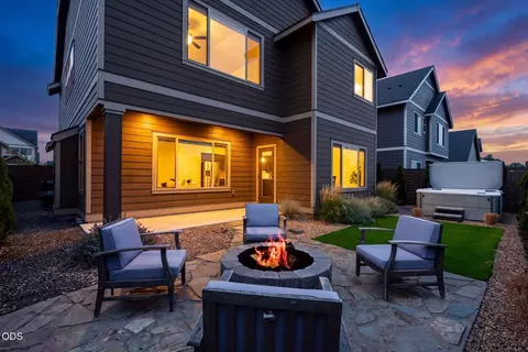 Exterior - 20597 SE Gemstone Ave, Bend, OR 97702 photo 2 of 9