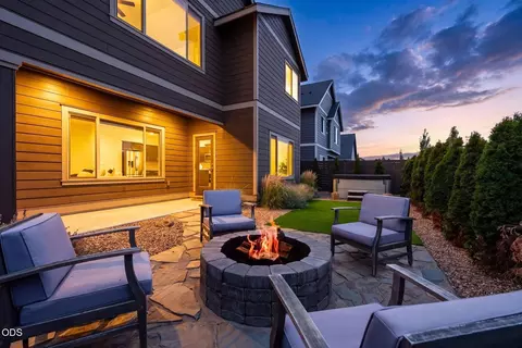 Exterior - 20597 SE Gemstone Ave, Bend, OR 97702 photo 4 of 9