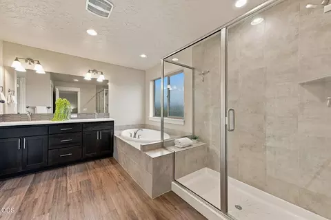 Bath - 20597 SE Gemstone Ave, Bend, OR 97702 photo 2 of 6