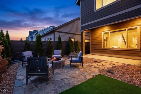 Exterior - 20597 SE Gemstone Ave, Bend, OR 97702 photo 6 of 9