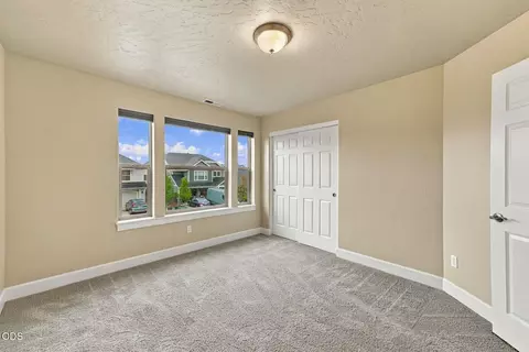 Bedroom - 20597 SE Gemstone Ave, Bend, OR 97702 photo 4 of 7