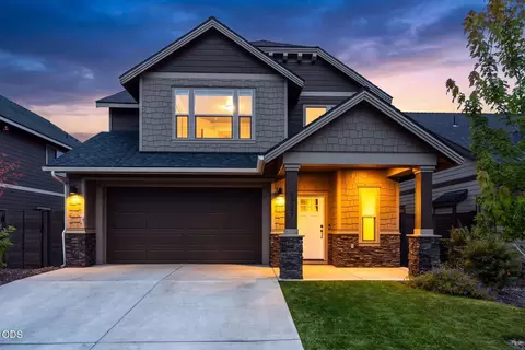Exterior - 20597 SE Gemstone Ave, Bend, OR 97702 photo 8 of 9