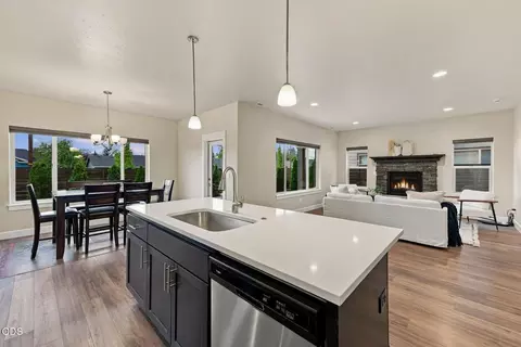 Kitchen - 20597 SE Gemstone Ave, Bend, OR 97702 photo 2 of 5
