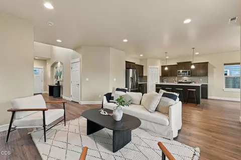Living - 20597 SE Gemstone Ave, Bend, OR 97702 photo 5 of 6