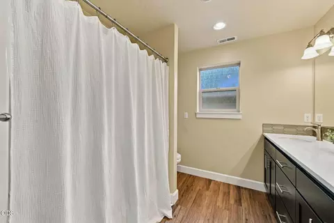 Bath - 20597 SE Gemstone Ave, Bend, OR 97702 photo 5 of 6