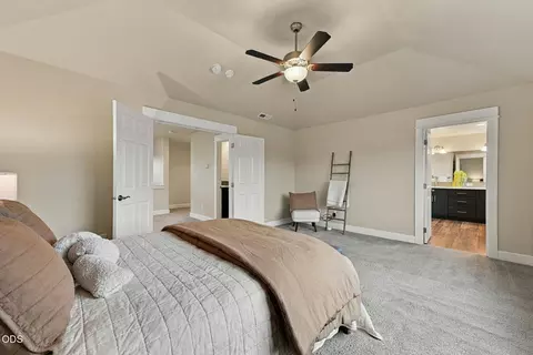 Bedroom - 20597 SE Gemstone Ave, Bend, OR 97702 photo 3 of 7