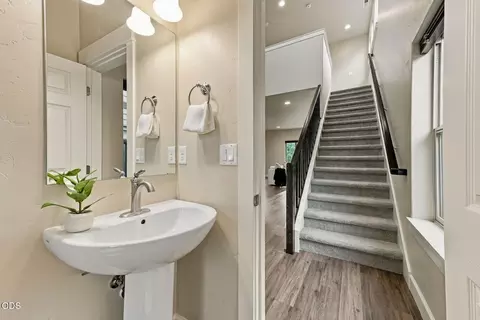 Entry Way - 20597 SE Gemstone Ave, Bend, OR 97702 photo 3 of 7