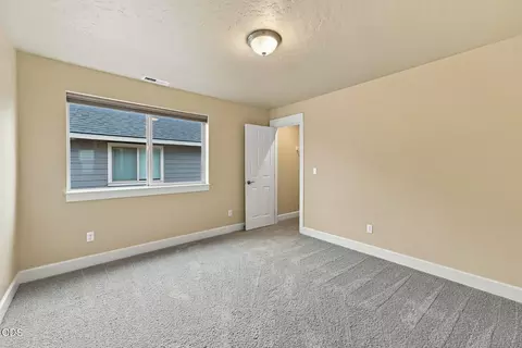 Bedroom - 20597 SE Gemstone Ave, Bend, OR 97702 photo 6 of 7