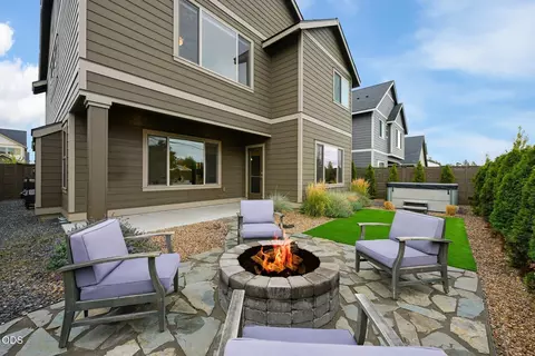 Exterior - 20597 SE Gemstone Ave, Bend, OR 97702 photo 5 of 9