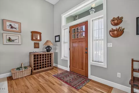 Entry Way - 89 Skyhawk Dr, Eagle Point, OR 97524 photo 2 of 2
