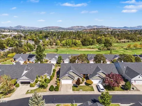 View/Area - 89 Skyhawk Dr, Eagle Point, OR 97524 photo 4 of 11