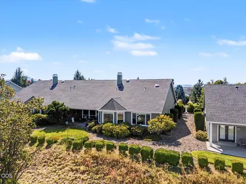 View/Area - 89 Skyhawk Dr, Eagle Point, OR 97524 photo 1 of 11