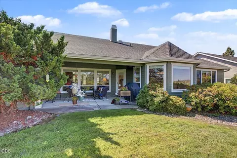 Exterior - 89 Skyhawk Dr, Eagle Point, OR 97524 photo 6 of 11