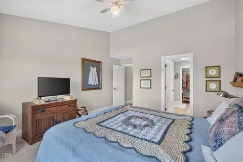 Bedroom - 89 Skyhawk Dr, Eagle Point, OR 97524 photo 2 of 2