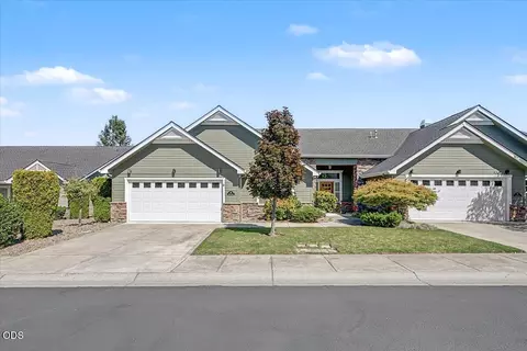Exterior - 89 Skyhawk Dr, Eagle Point, OR 97524 photo 4 of 11