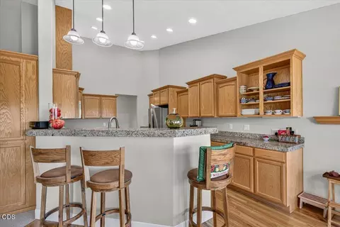 Kitchen - 89 Skyhawk Dr, Eagle Point, OR 97524 photo 4 of 6