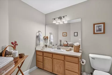 Bath - 89 Skyhawk Dr, Eagle Point, OR 97524 photo 1 of 2