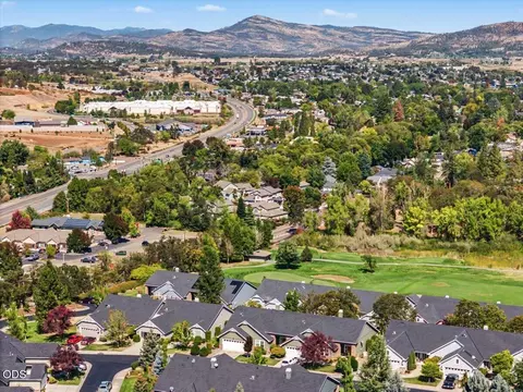 View/Area - 89 Skyhawk Dr, Eagle Point, OR 97524 photo 5 of 11