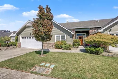 Exterior - 89 Skyhawk Dr, Eagle Point, OR 97524 photo 3 of 11