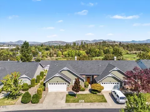 View/Area - 89 Skyhawk Dr, Eagle Point, OR 97524 photo 3 of 11