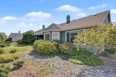Exterior - 89 Skyhawk Dr, Eagle Point, OR 97524 photo 10 of 11