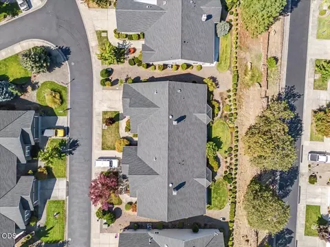 View/Area - 89 Skyhawk Dr, Eagle Point, OR 97524 photo 8 of 11