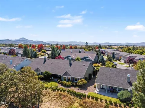 View/Area - 89 Skyhawk Dr, Eagle Point, OR 97524 photo 2 of 11
